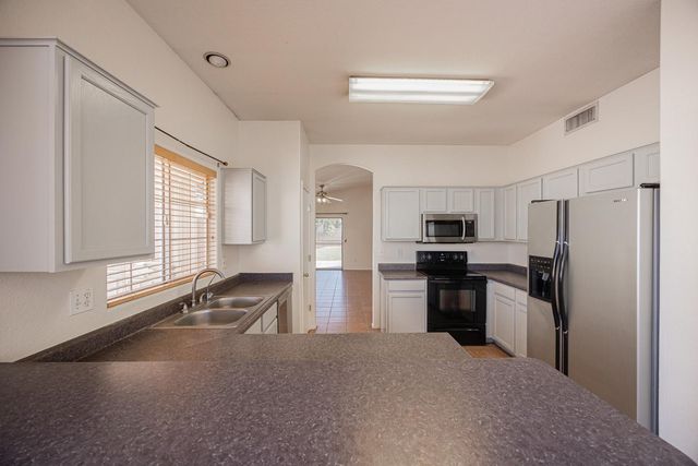 601 S Silverbrush Drive, Chandler, AZ 85226