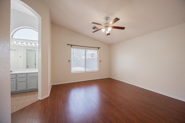 601 S Silverbrush Drive, Chandler, AZ 85226