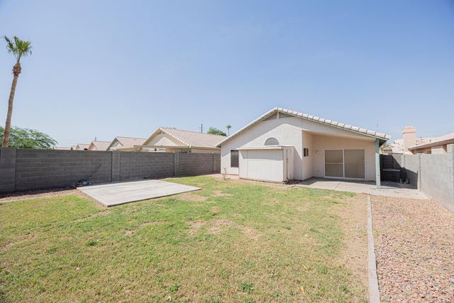 601 S Silverbrush Drive, Chandler, AZ 85226