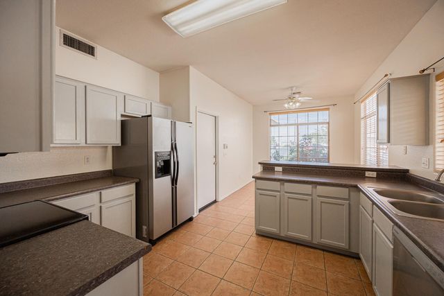 601 S Silverbrush Drive, Chandler, AZ 85226