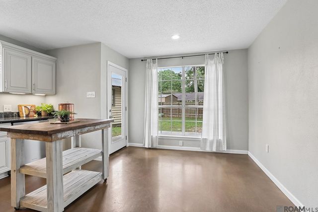 11136 Village Green Dr, Greenwell Springs, LA 70739