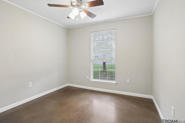 11136 Village Green Dr, Greenwell Springs, LA 70739