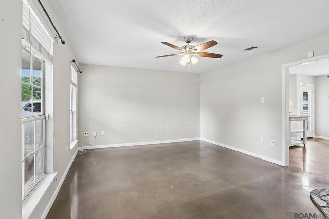 11136 Village Green Dr, Greenwell Springs, LA 70739