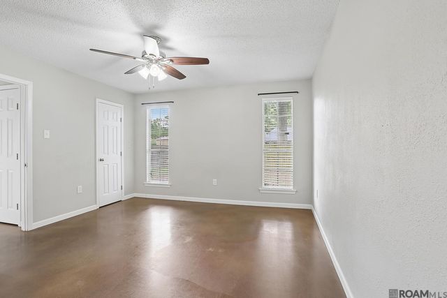 11136 Village Green Dr, Greenwell Springs, LA 70739