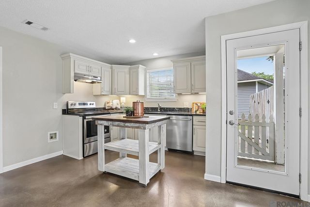 11136 Village Green Dr, Greenwell Springs, LA 70739