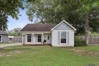 11136 Village Green Dr, Greenwell Springs, LA 70739