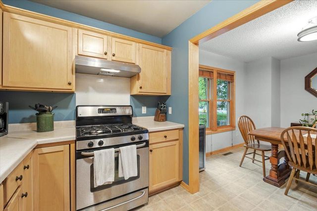 220 Baker Street E, Saint Paul, MN 55107