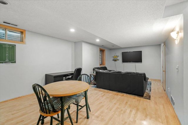 220 Baker Street E, Saint Paul, MN 55107