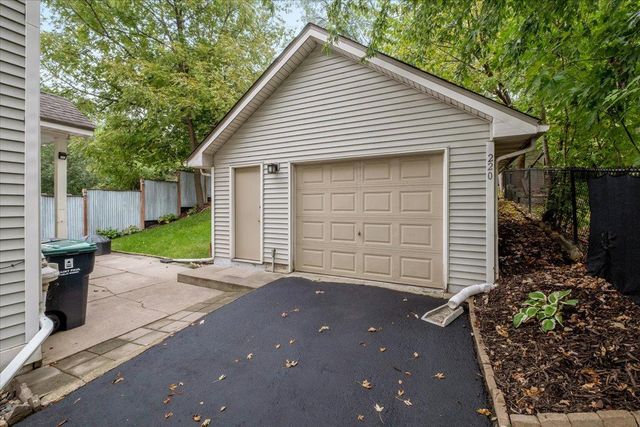 220 Baker Street E, Saint Paul, MN 55107