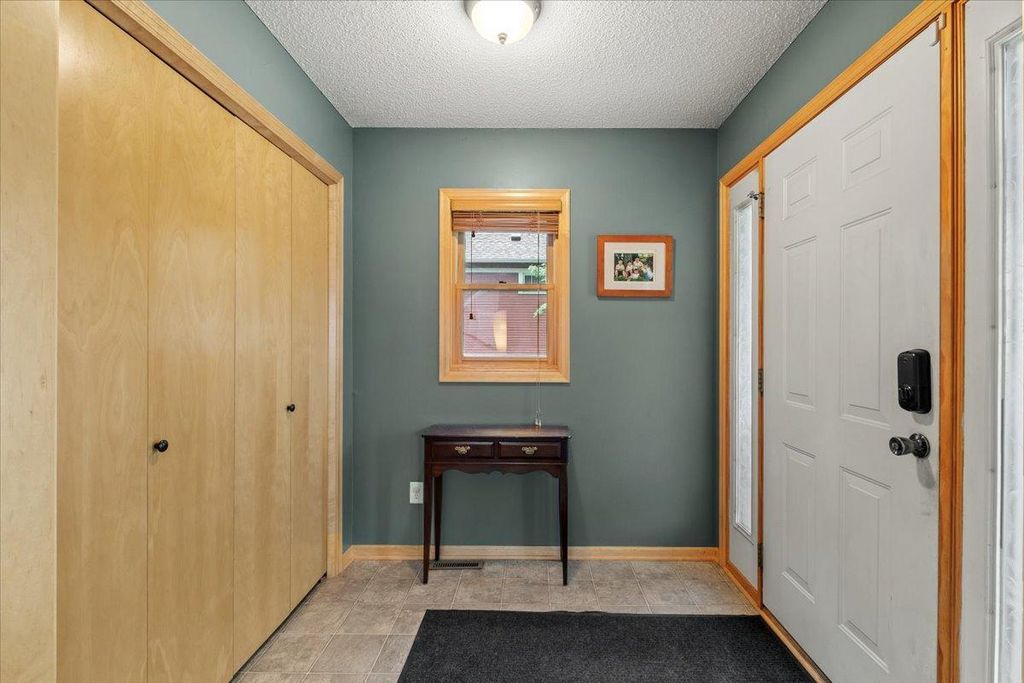 220 Baker Street E, Saint Paul, MN 55107 — photo 3