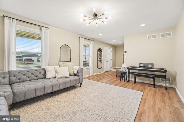 223 EDGEMONT LN, Newmanstown, PA 17073