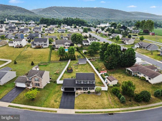 223 EDGEMONT LN, Newmanstown, PA 17073