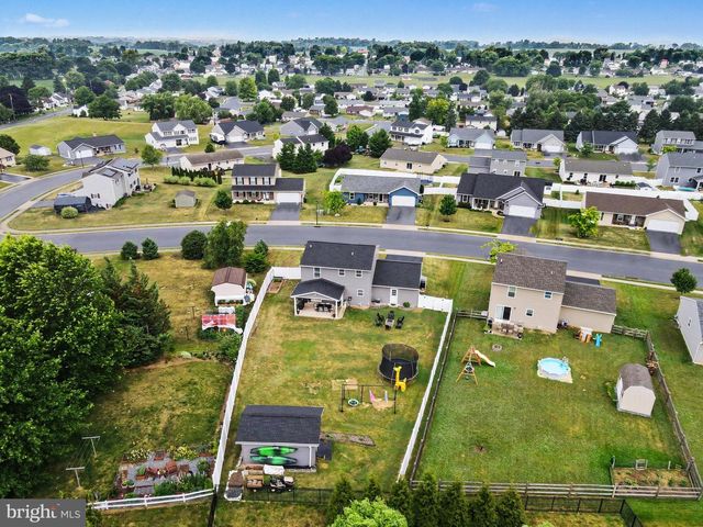 223 EDGEMONT LN, Newmanstown, PA 17073