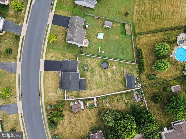 223 EDGEMONT LN, Newmanstown, PA 17073