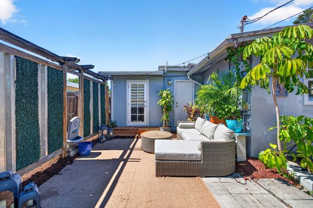 601 NE 14th Place, Fort Lauderdale, FL 33304