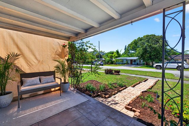 601 NE 14th Place, Fort Lauderdale, FL 33304