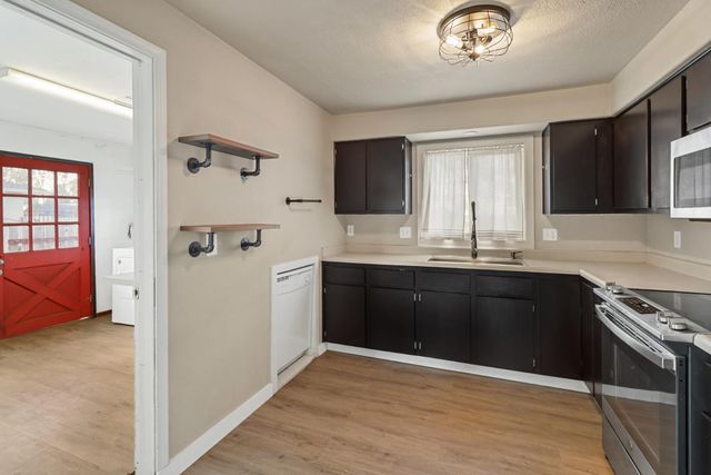 10695 Calvine Rd, Sacramento, CA 95830