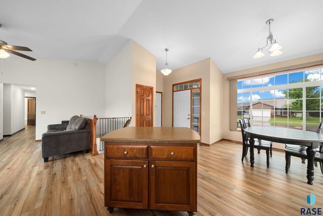 1009 Honeysuckle Dr, Harrisburg, SD 57032