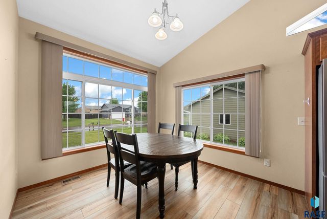 1009 Honeysuckle Dr, Harrisburg, SD 57032