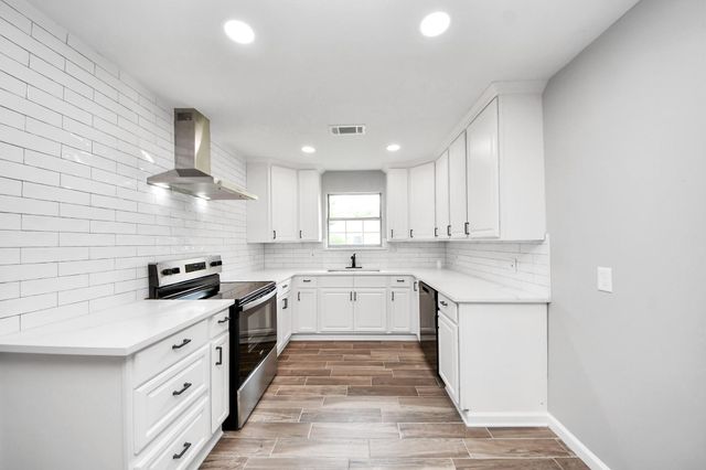 916 Woods Drive, Liberty, TX 77575