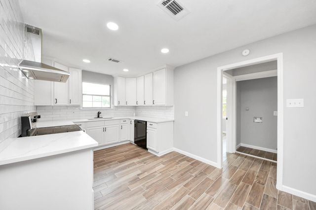 916 Woods Drive, Liberty, TX 77575