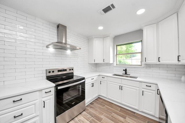 916 Woods Drive, Liberty, TX 77575