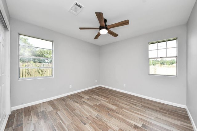 916 Woods Drive, Liberty, TX 77575