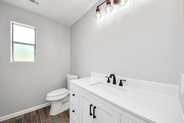 916 Woods Drive, Liberty, TX 77575
