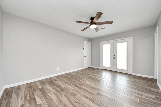 916 Woods Drive, Liberty, TX 77575