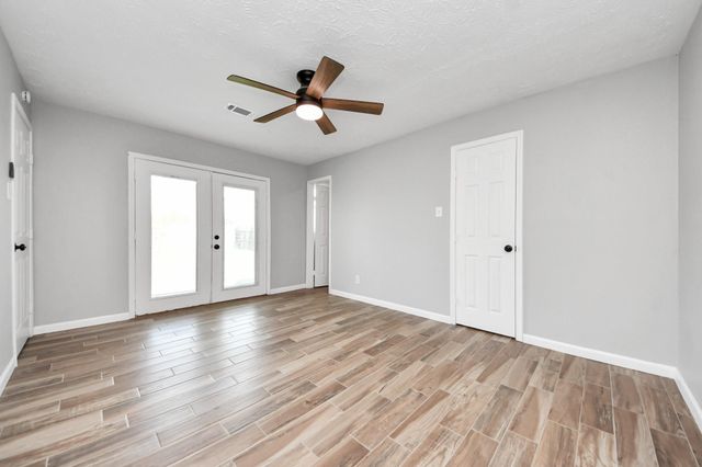 916 Woods Drive, Liberty, TX 77575