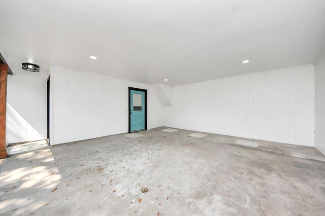 916 Woods Drive, Liberty, TX 77575