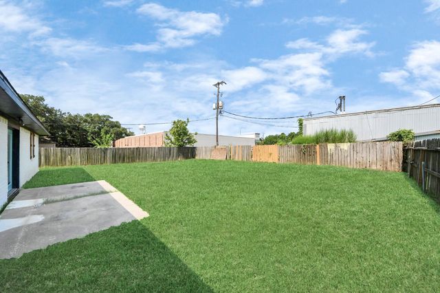 916 Woods Drive, Liberty, TX 77575