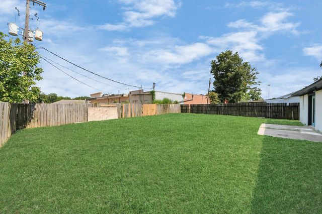 916 Woods Drive, Liberty, TX 77575