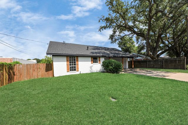 916 Woods Drive, Liberty, TX 77575