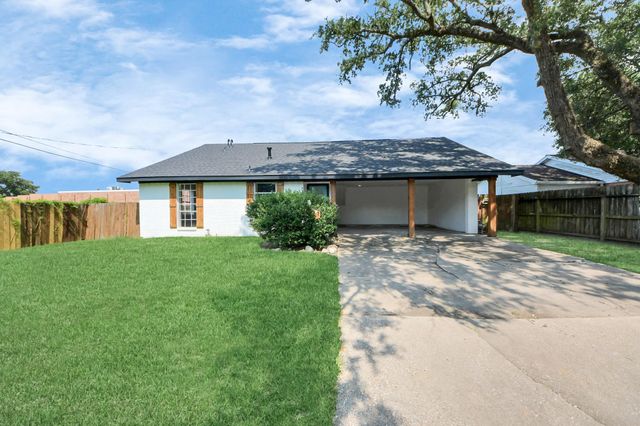 916 Woods Drive, Liberty, TX 77575