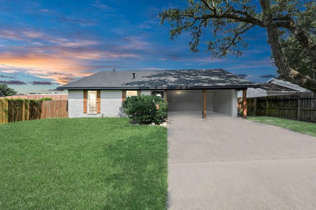 916 Woods Drive, Liberty, TX 77575