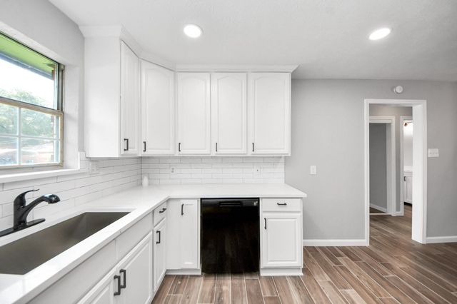 916 Woods Drive, Liberty, TX 77575