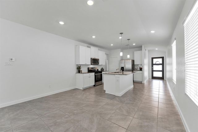 208 Charles Ridge Drive, Conroe, TX 77316