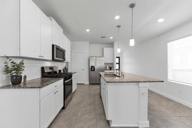 208 Charles Ridge Drive, Conroe, TX 77316