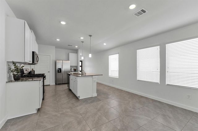 208 Charles Ridge Drive, Conroe, TX 77316