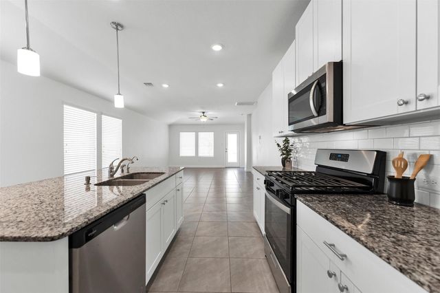 208 Charles Ridge Drive, Conroe, TX 77316