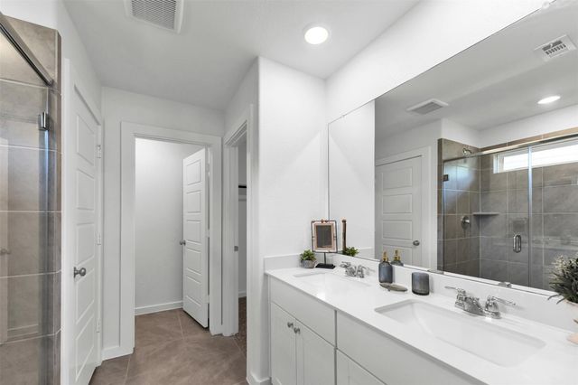 208 Charles Ridge Drive, Conroe, TX 77316