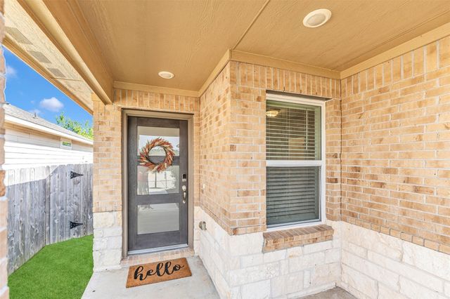 208 Charles Ridge Drive, Conroe, TX 77316