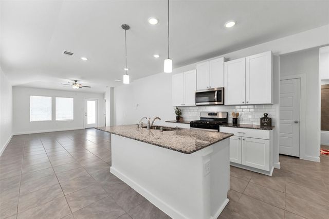 208 Charles Ridge Drive, Conroe, TX 77316