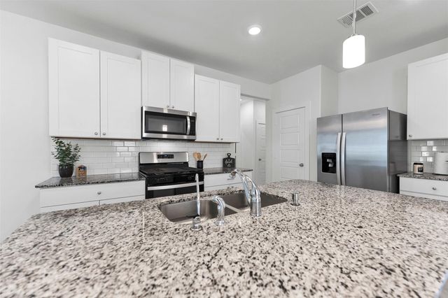 208 Charles Ridge Drive, Conroe, TX 77316