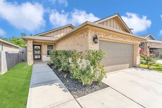 208 Charles Ridge Drive, Conroe, TX 77316