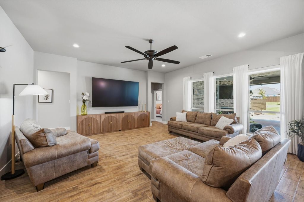 110 Oak View Drive, Godley, TX 76044 — photo 4