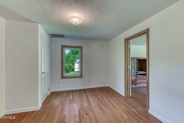 3401 Little Dry Run Road, Butler, TN 37640