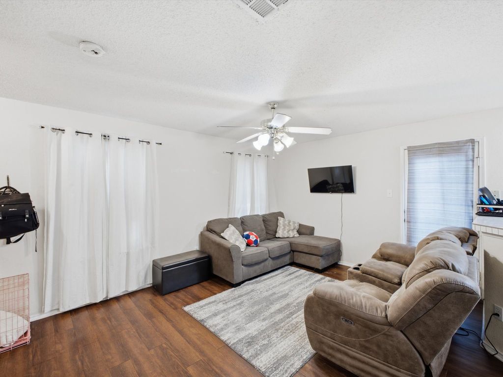 2001 Waleska Plaza, Dallas, TX 75211 — photo 2