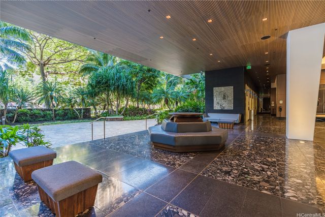 383 Kalaimoku Street E1803, Honolulu, HI 96815